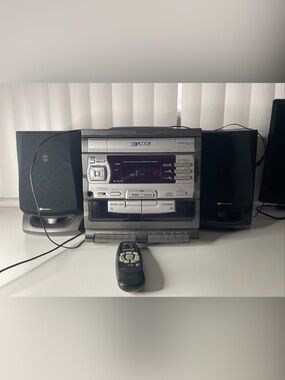 White-Westinghouse 3CD Changer Surround System Radio Cassette Speakers Remote